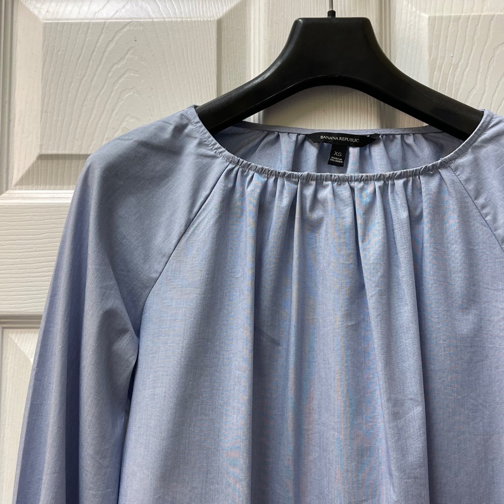 Banana Republic Women's Size XS Cotton Blend Blue Poplin Popover Tie-Cuff Top